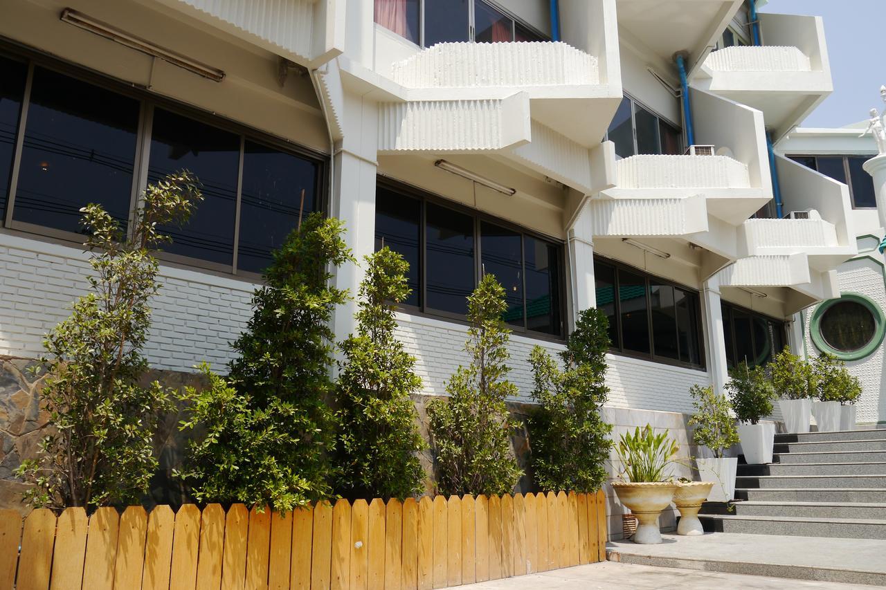 Lertnimit Hotel Chaiyaphum Exteriér fotografie