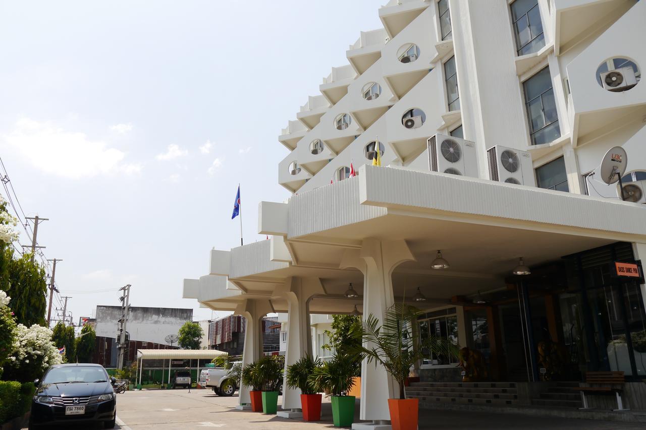 Lertnimit Hotel Chaiyaphum Exteriér fotografie